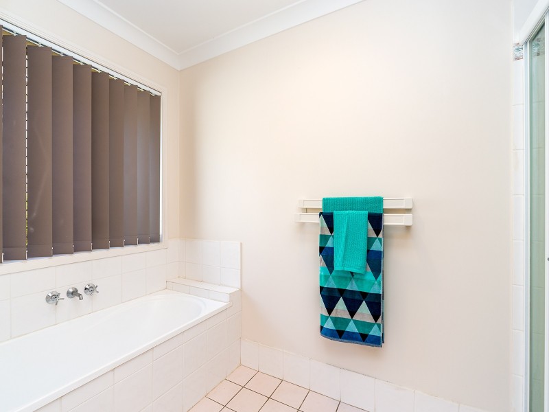 16 Greg Norman Crescent, Parkwood QLD 4214