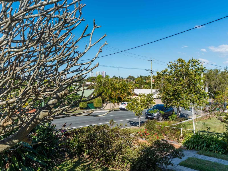 10 Wilson Street, Labrador QLD 4215