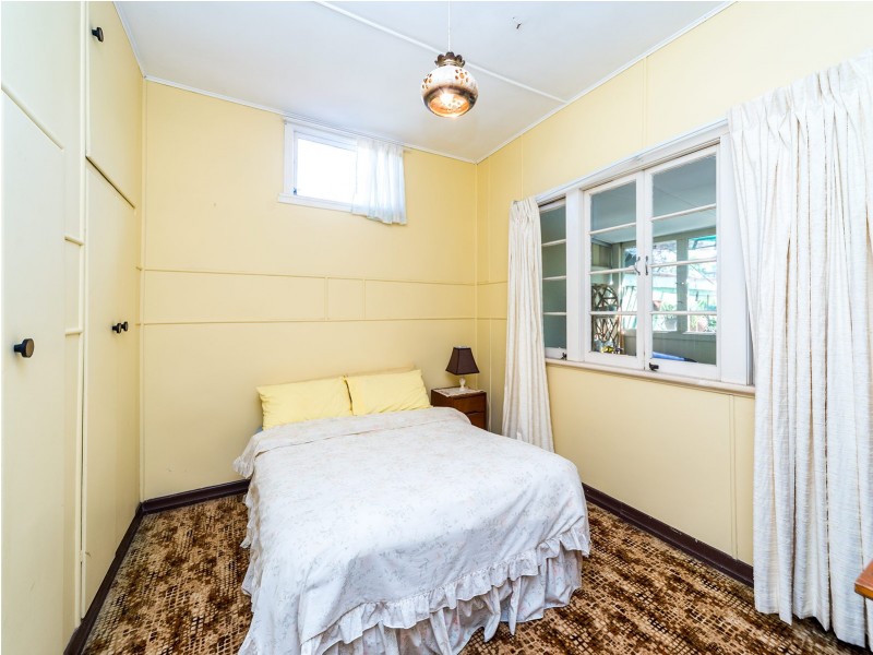 10 Wilson Street, Labrador QLD 4215