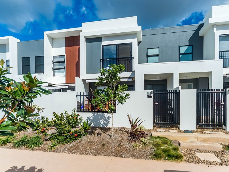 9 Mayfair Lane, Hope Island QLD 4212