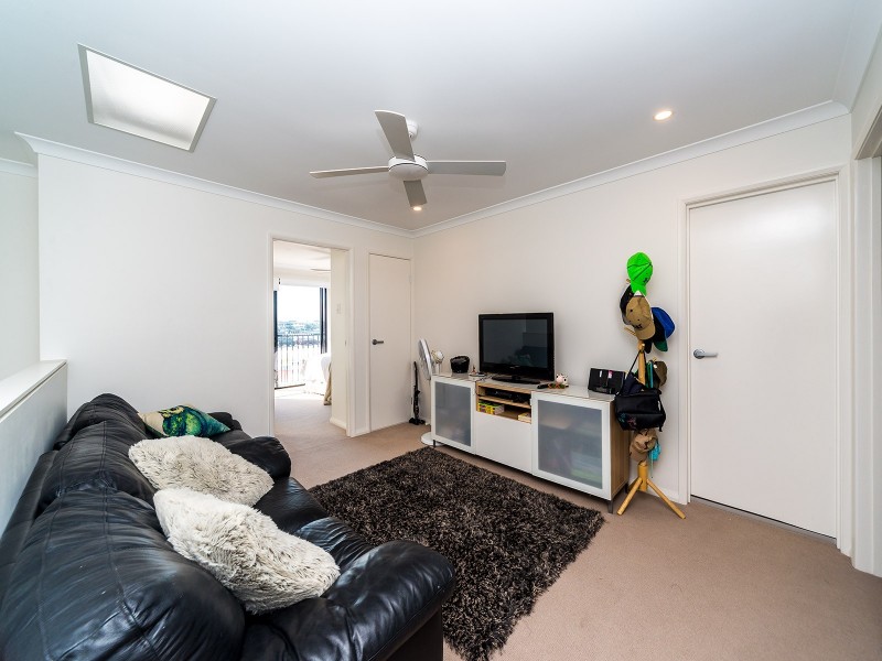 9 Mayfair Lane, Hope Island QLD 4212