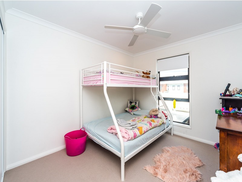 9 Mayfair Lane, Hope Island QLD 4212