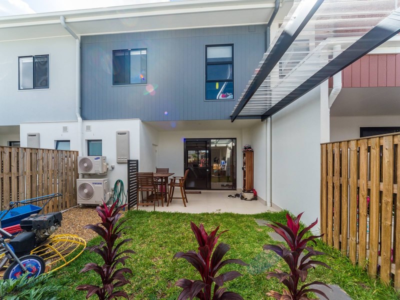 9 Mayfair Lane, Hope Island QLD 4212