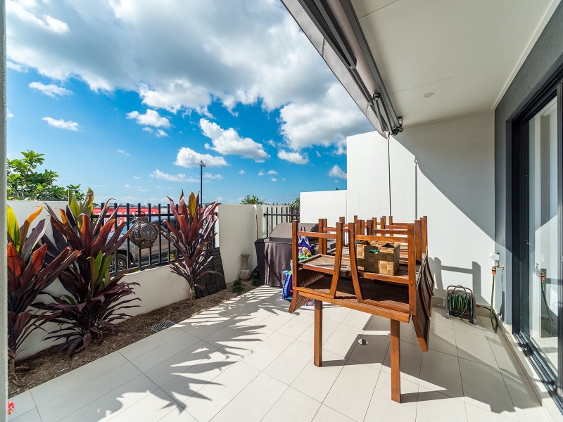 9 Mayfair Lane, Hope Island QLD 4212