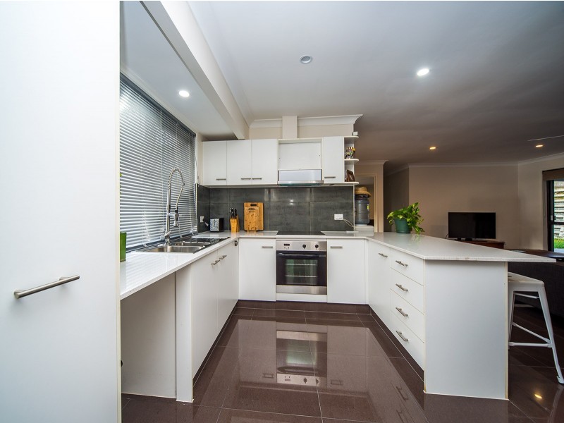 2/5 Napper Road, Arundel QLD 4214