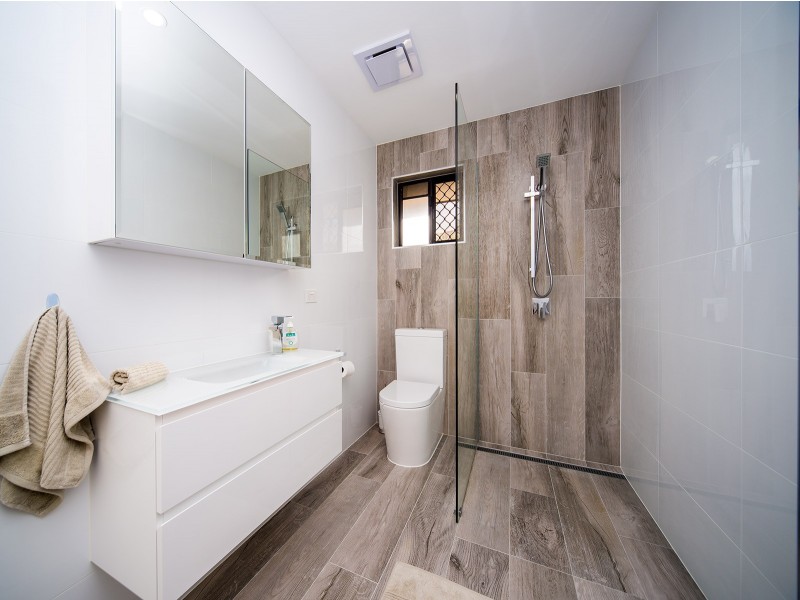 2/5 Napper Road, Arundel QLD 4214