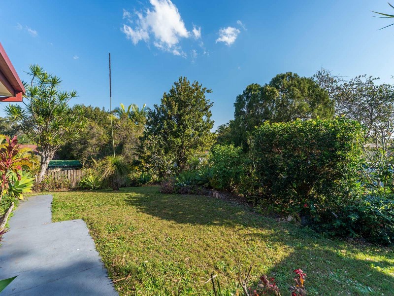 2/2 Morinda Way, Labrador QLD 4215