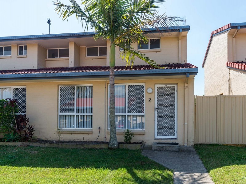 2/13-17 Brown Street, Labrador QLD 4215