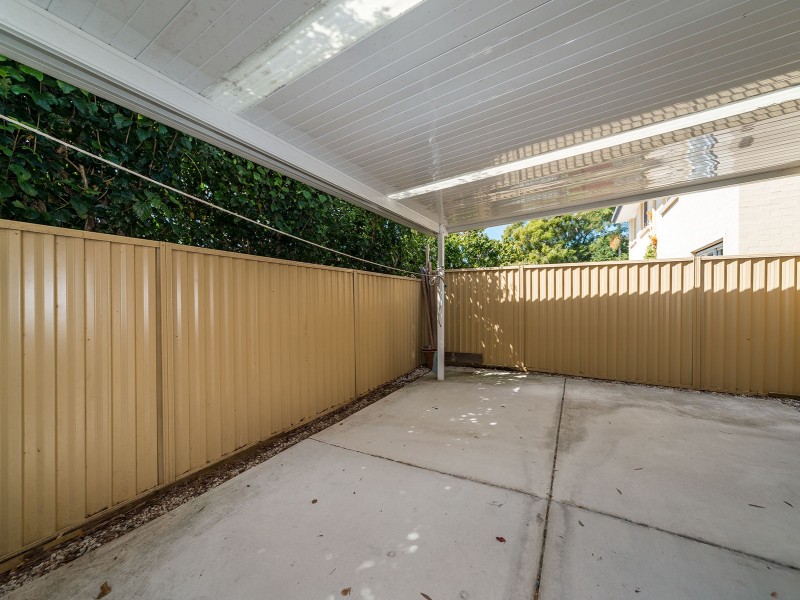 2/13-17 Brown Street, Labrador QLD 4215