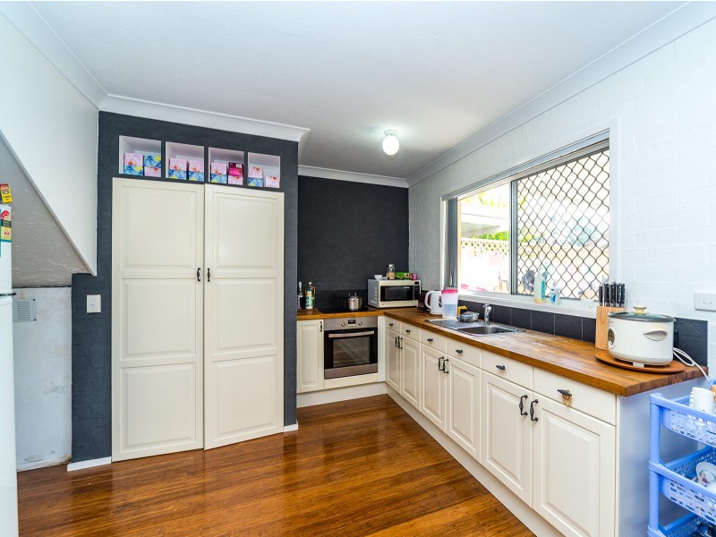2/13-17 Brown Street, Labrador QLD 4215