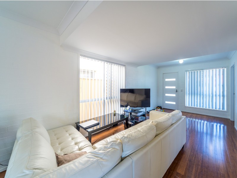2/13-17 Brown Street, Labrador QLD 4215
