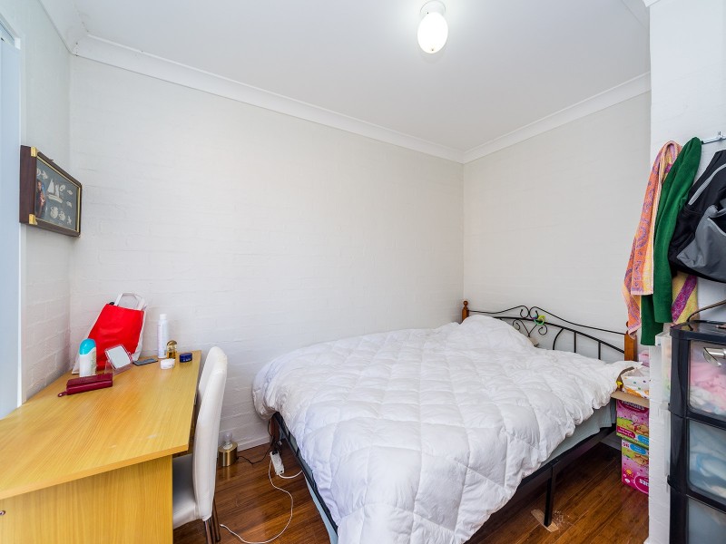 2/13-17 Brown Street, Labrador QLD 4215