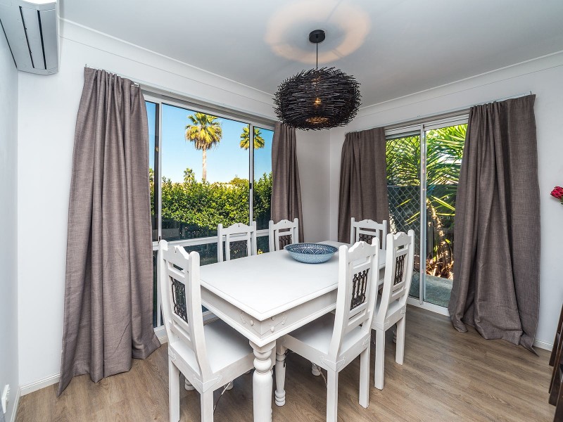 1/4 Calvary Court, Labrador QLD 4215