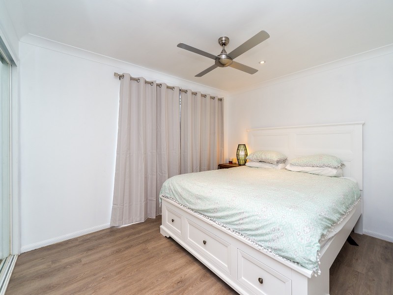 1/4 Calvary Court, Labrador QLD 4215