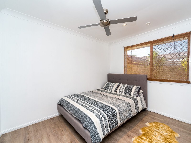 1/4 Calvary Court, Labrador QLD 4215