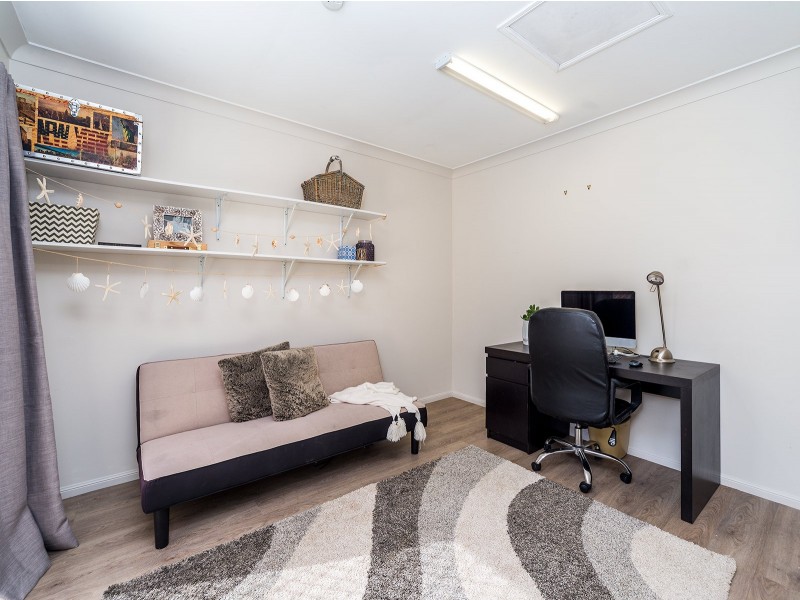 1/4 Calvary Court, Labrador QLD 4215