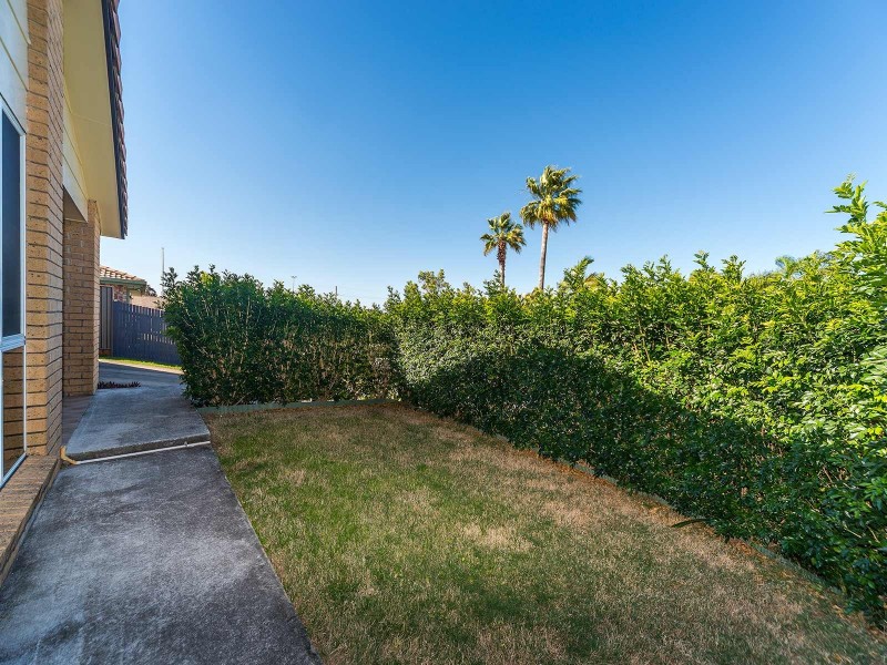 1/4 Calvary Court, Labrador QLD 4215