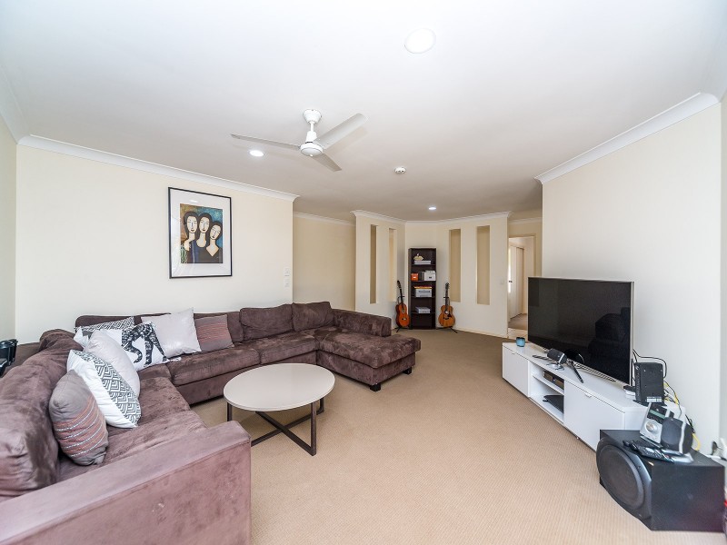 22 Oak Hill Crescent, Parkwood QLD 4214