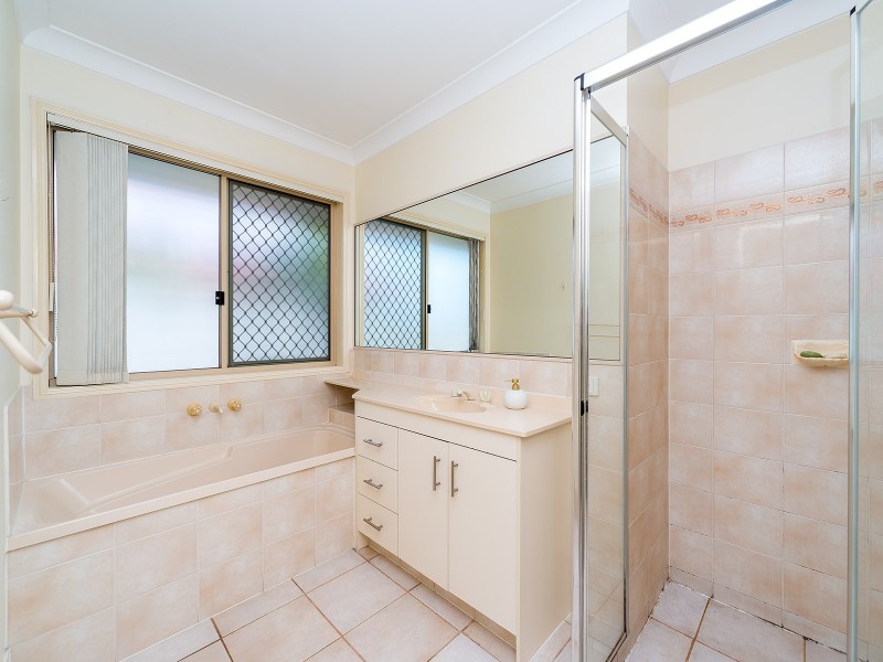 22 Oak Hill Crescent, Parkwood QLD 4214