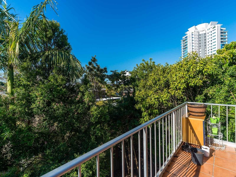 12/29 Ahern Street, Labrador QLD 4215