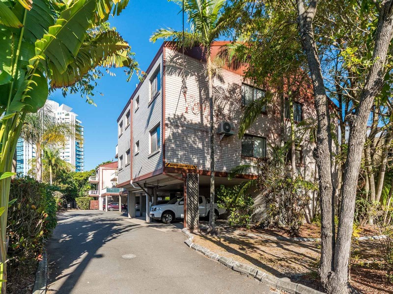 12/29 Ahern Street, Labrador QLD 4215