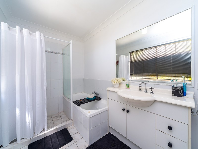 242 Napper Road, Parkwood QLD 4214