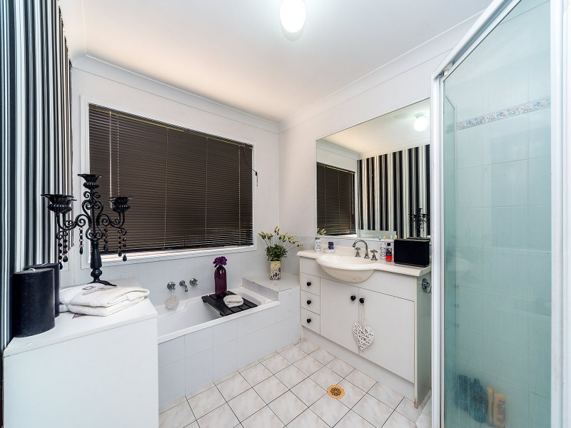 242 Napper Road, Parkwood QLD 4214