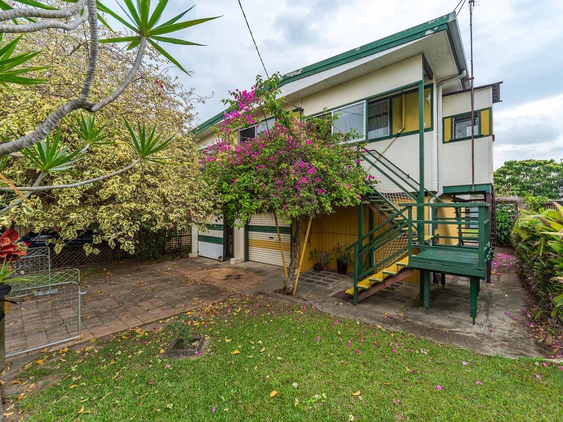 316 Government Road, Labrador QLD 4215