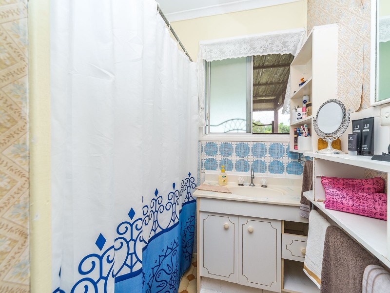 316 Government Road, Labrador QLD 4215