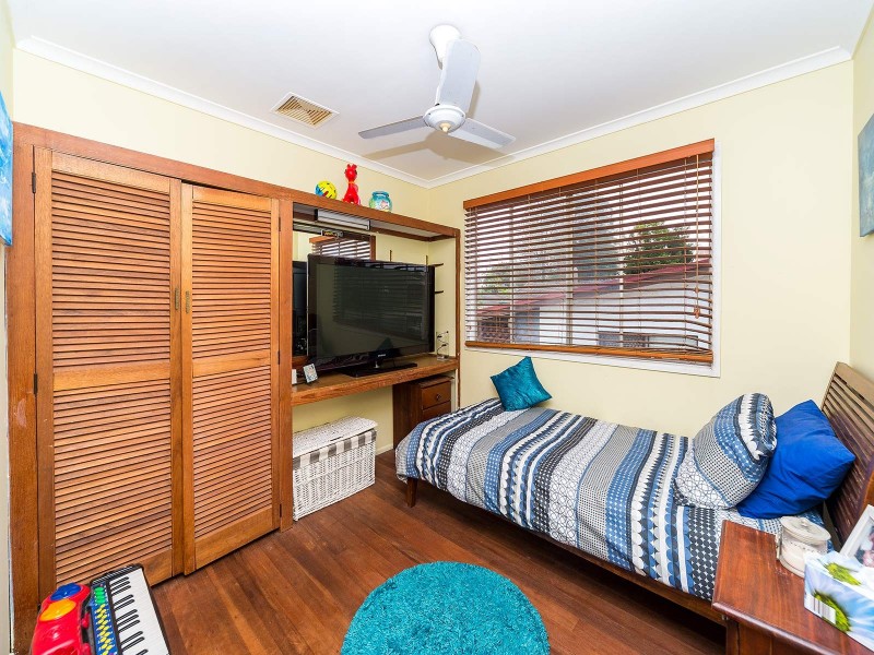 316 Government Road, Labrador QLD 4215