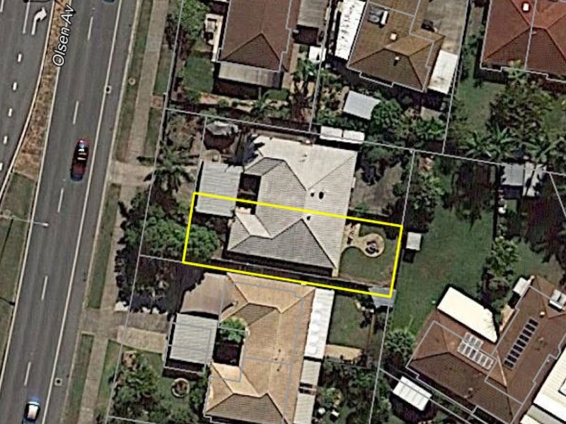 2/167 Olsen Avenue, Labrador QLD 4215