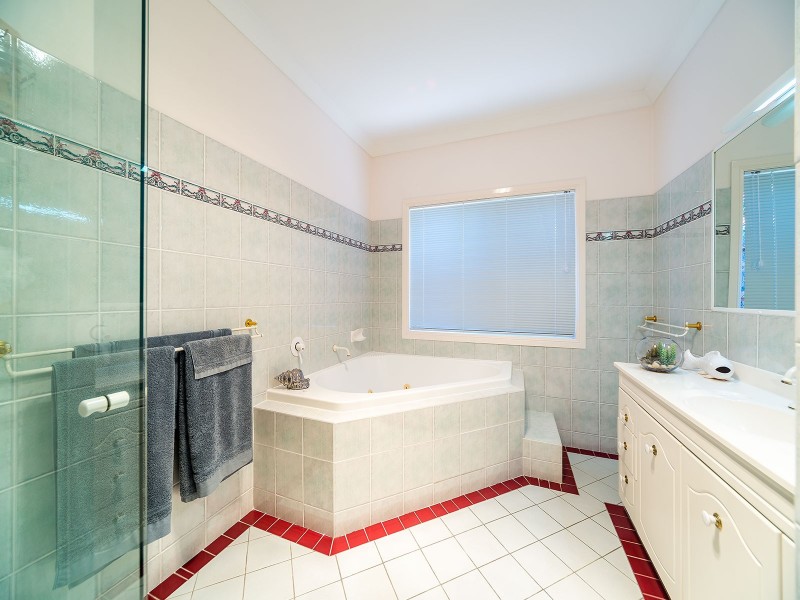 23 Oak Hill Crescent, Parkwood QLD 4214