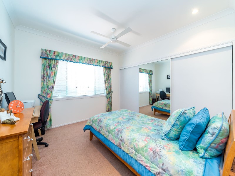 23 Oak Hill Crescent, Parkwood QLD 4214