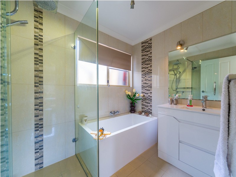 1 Whiteley Chase, Parkwood QLD 4214