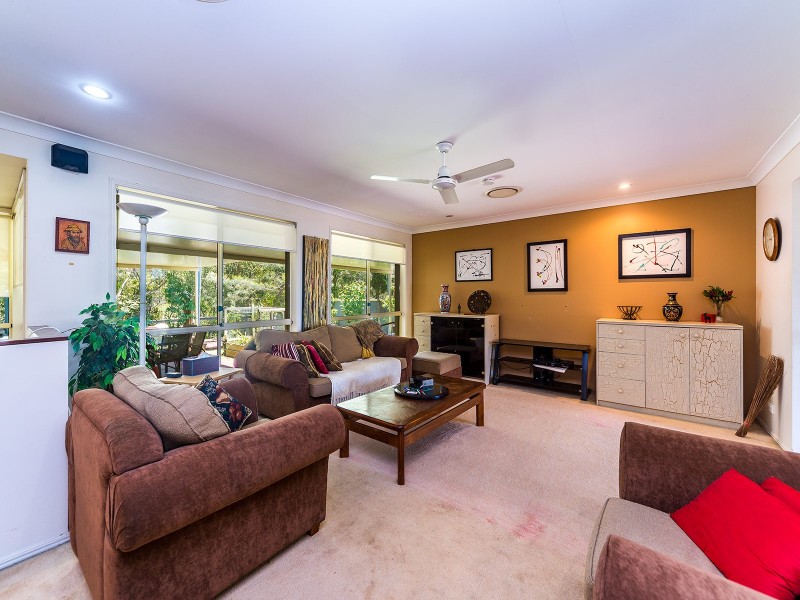 21 Desert Falls Crescent, Parkwood QLD 4214