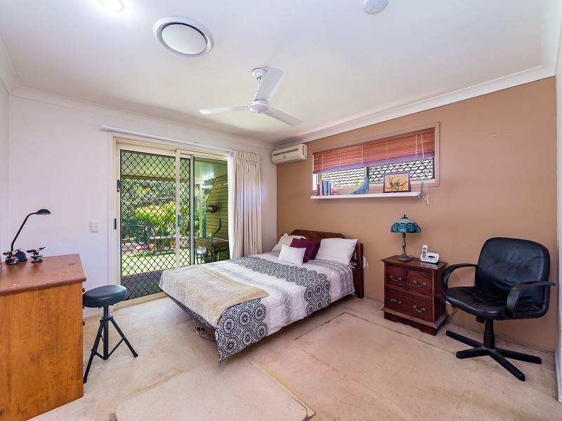 21 Desert Falls Crescent, Parkwood QLD 4214
