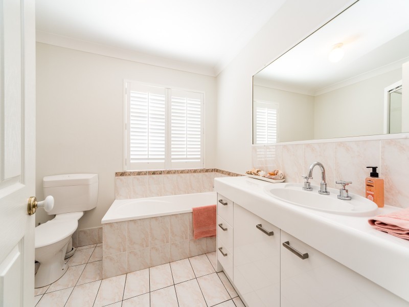 8 Fortuna Place, Parkwood QLD 4214