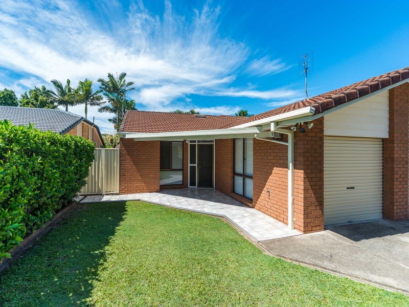 2/9 Ash Court, Arundel QLD 4214
