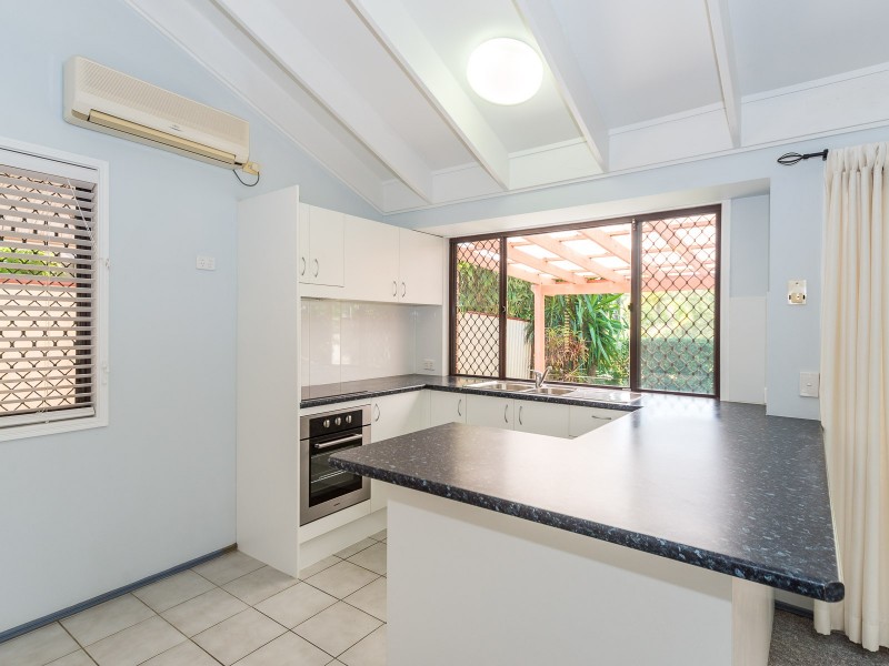 2/9 Ash Court, Arundel QLD 4214