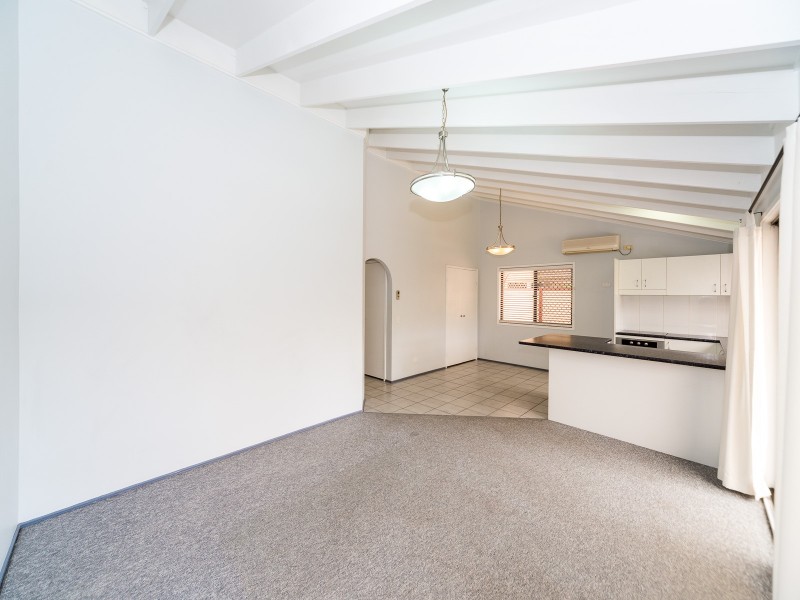 2/9 Ash Court, Arundel QLD 4214