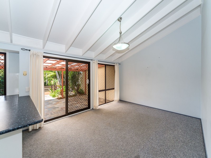2/9 Ash Court, Arundel QLD 4214