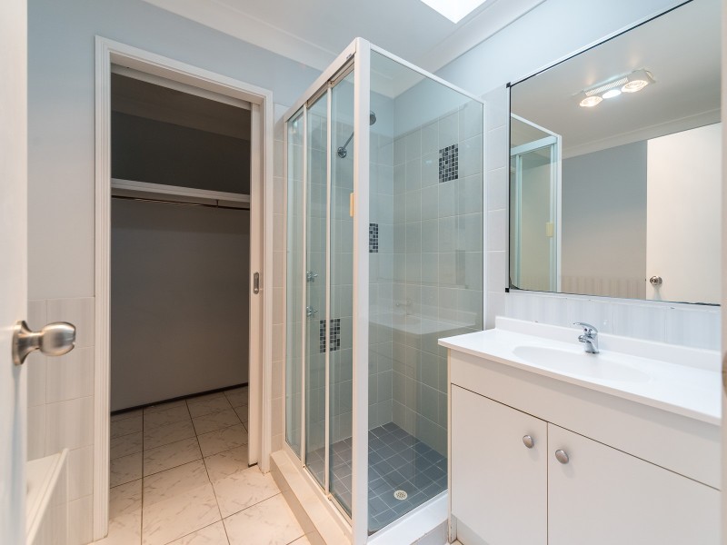 2/9 Ash Court, Arundel QLD 4214