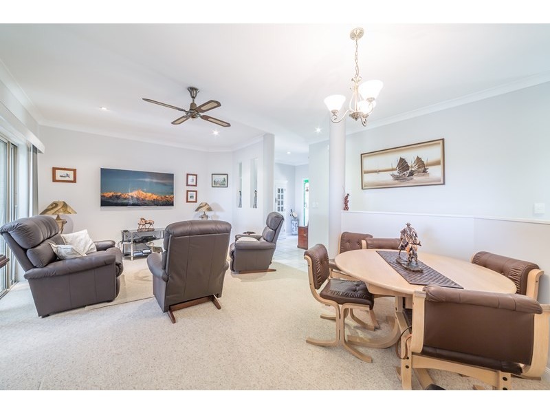 18 Daintree Drive, Parkwood QLD 4214