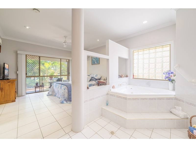 18 Daintree Drive, Parkwood QLD 4214