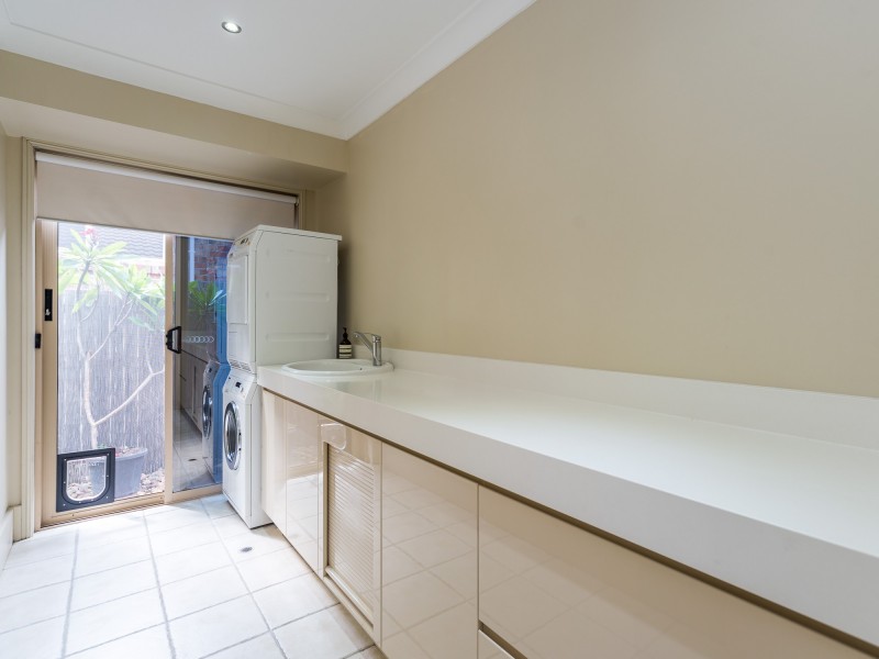 11 Morfantaine Tce, Parkwood QLD 4214