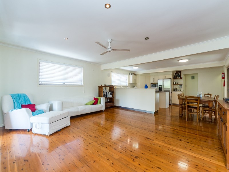 16 Goss Avenue, Labrador QLD 4215