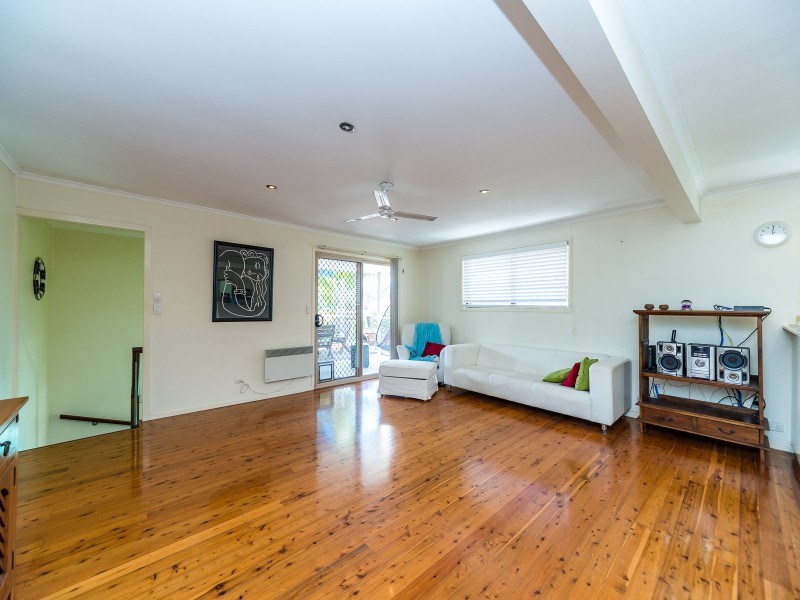 16 Goss Avenue, Labrador QLD 4215