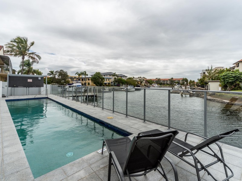 402/33-37 Madang Crescent, Runaway Bay QLD 4216