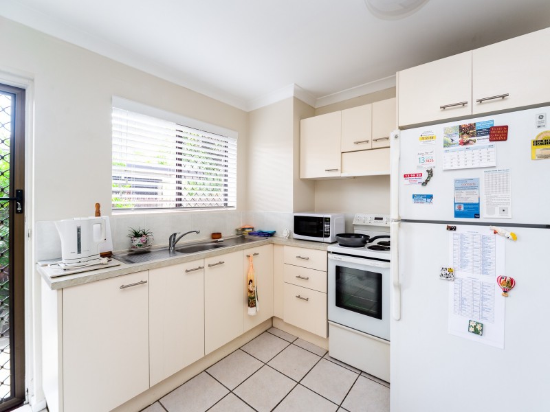 2/13 Baker Avenue, Labrador QLD 4215