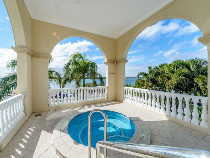 1106/360 Marine Parade, Labrador QLD 4215